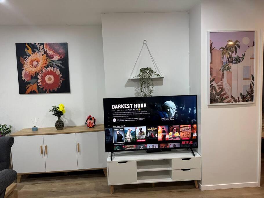 Stunning 3 Bd - 2 Bth City Apt - Pool & Carpark 오클랜드 외부 사진