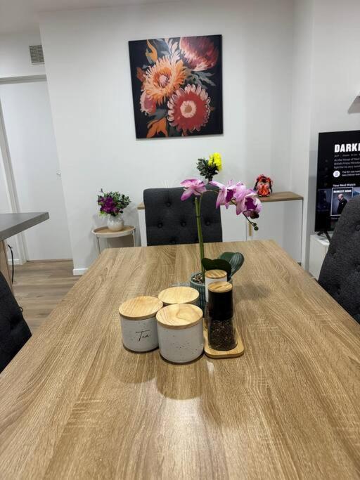 Stunning 3 Bd - 2 Bth City Apt - Pool & Carpark 오클랜드 외부 사진