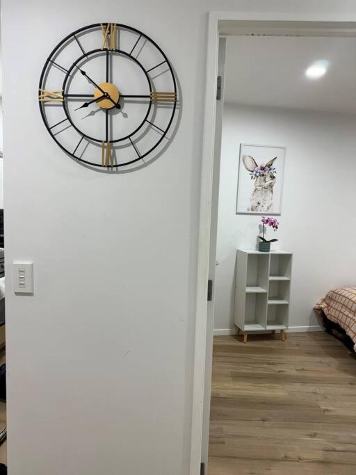 Stunning 3 Bd - 2 Bth City Apt - Pool & Carpark 오클랜드 외부 사진