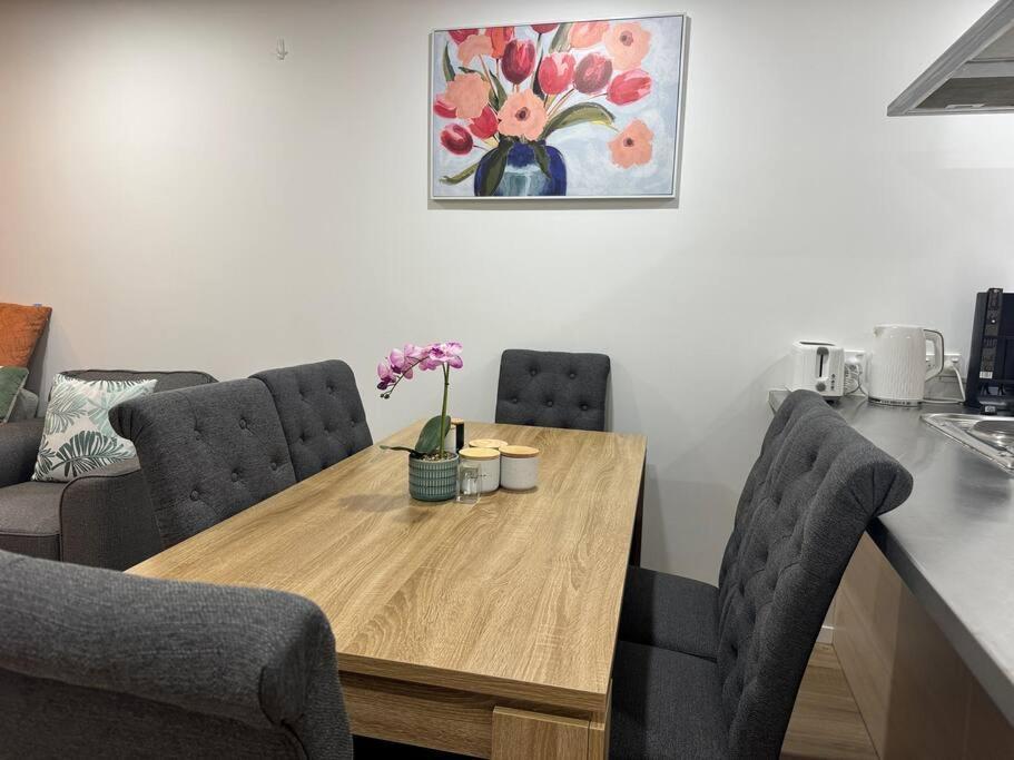 Stunning 3 Bd - 2 Bth City Apt - Pool & Carpark 오클랜드 외부 사진