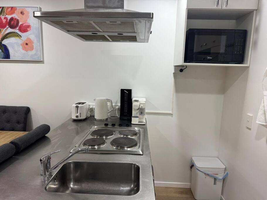 Stunning 3 Bd - 2 Bth City Apt - Pool & Carpark 오클랜드 외부 사진